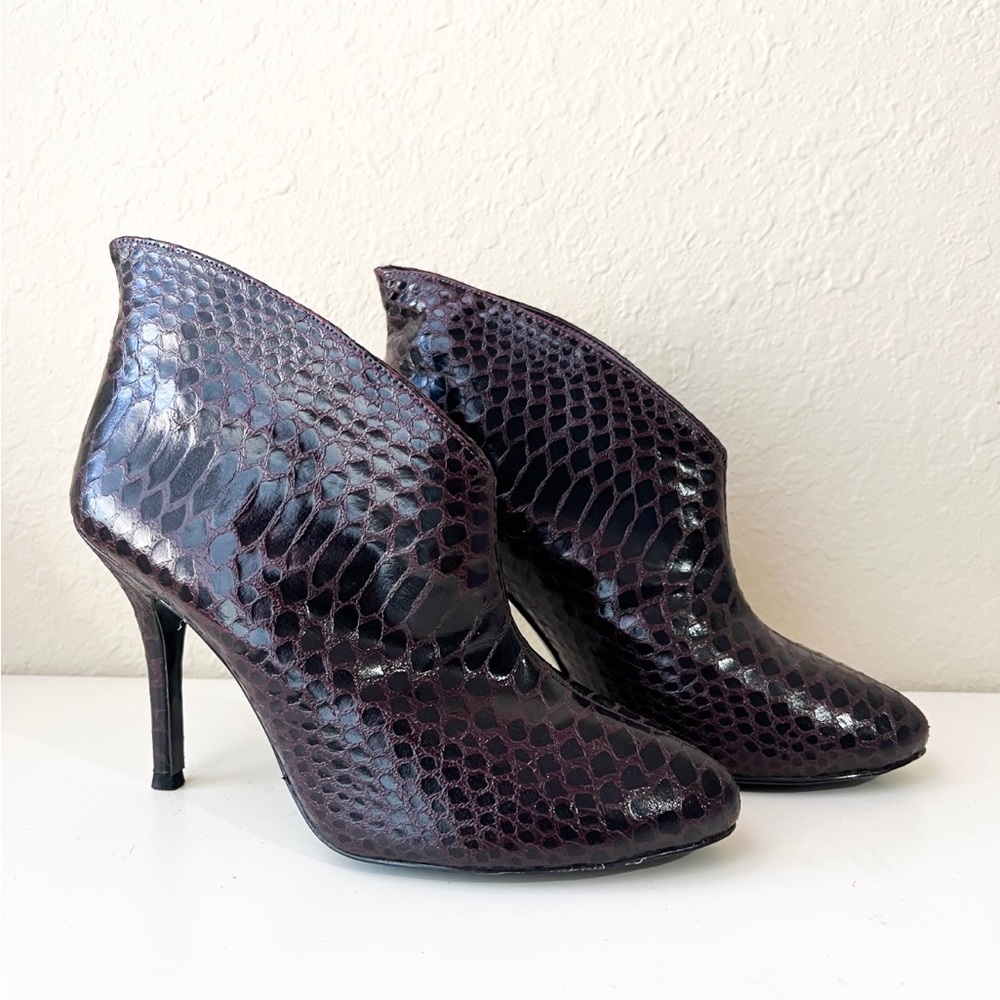 •Vince Camuto• Dark Purple Snake Skin Booties Sz 8.5!